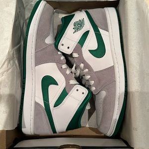 Sold* Air Jordan 1 Mid SE 8.5 Pine Green